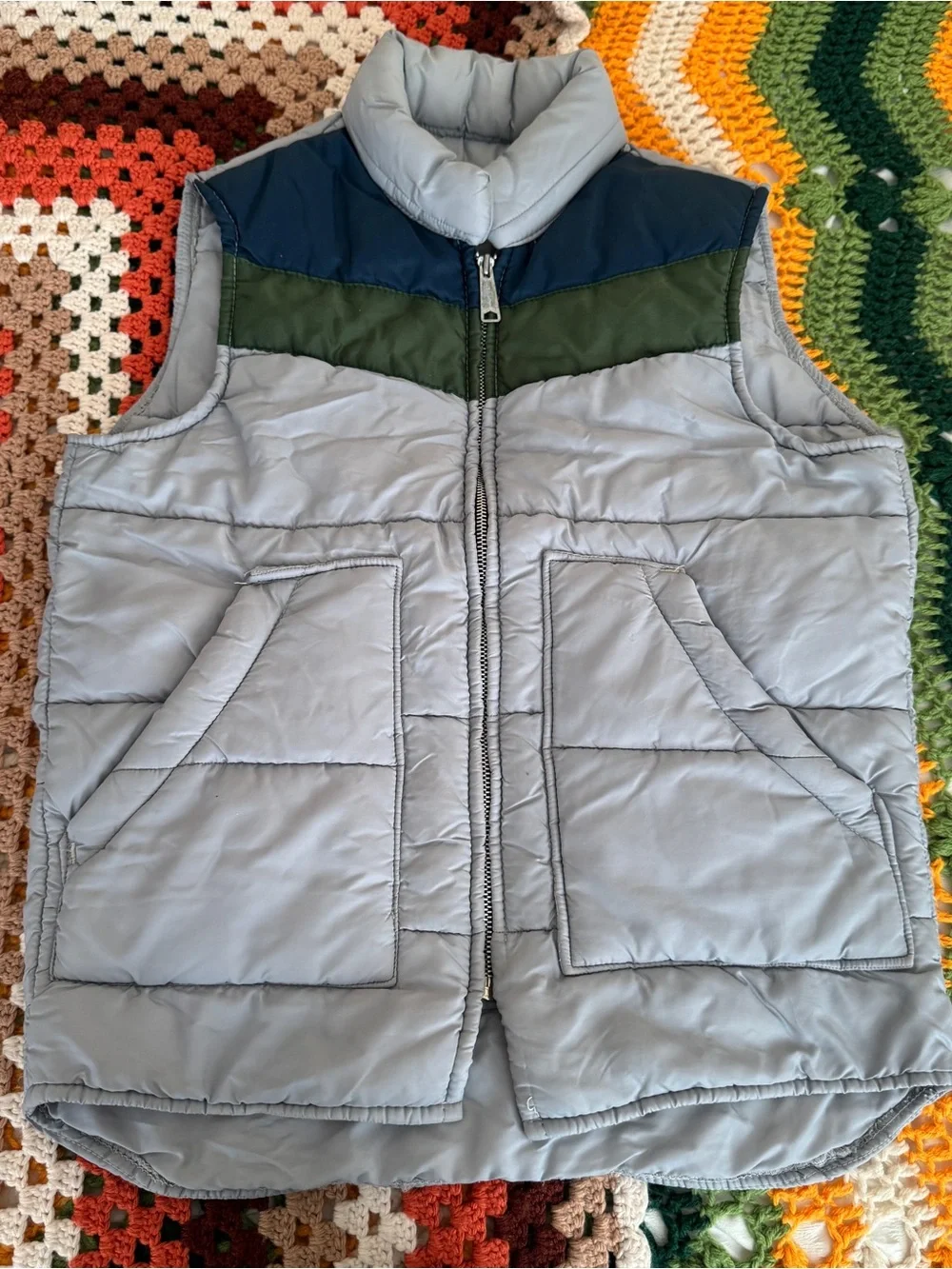 1970s Green and Blue Puffer Vest - Picture 4 of 11